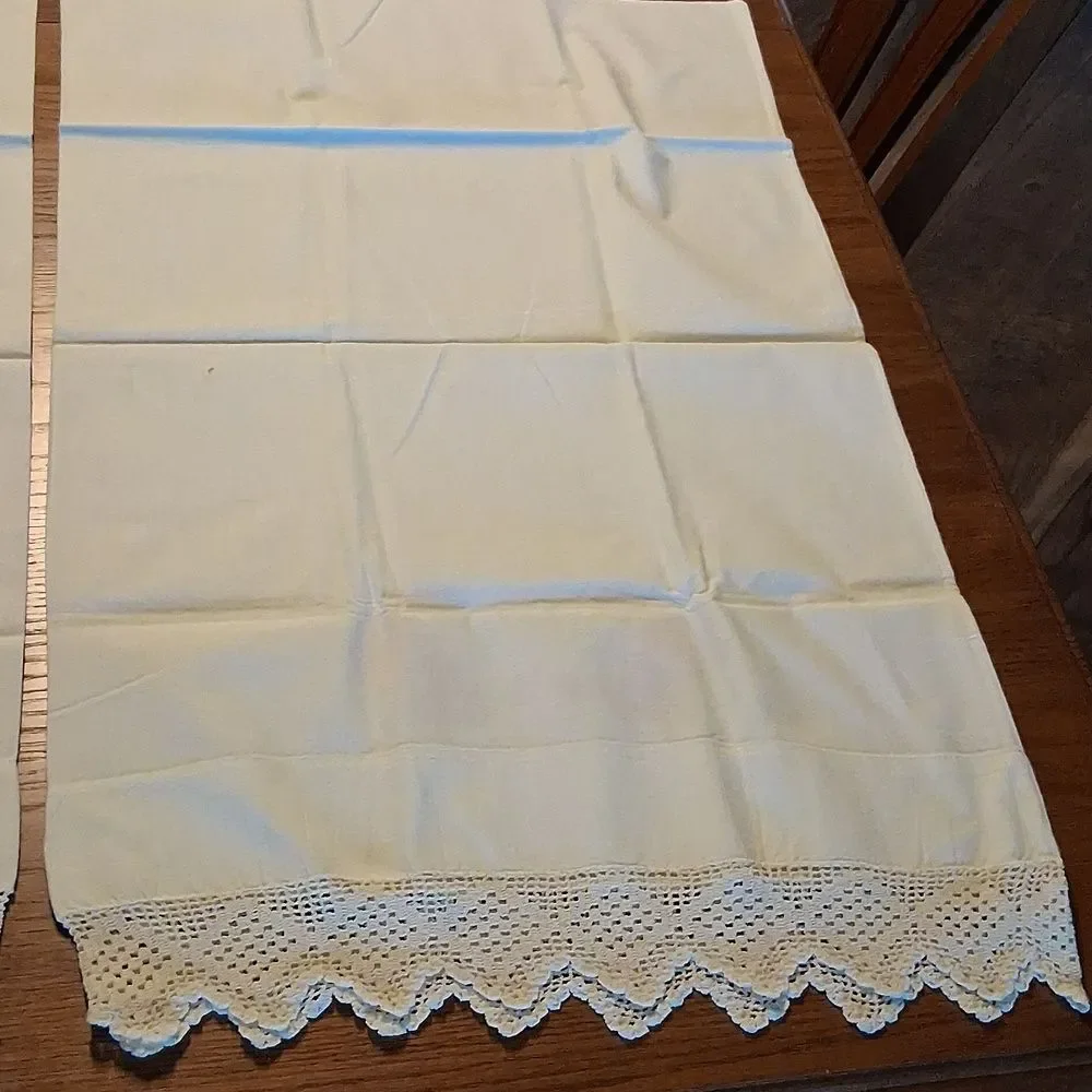 Vintage Pair Of Pillowcases With Painted Roses And Tatted Lace‎ Edge.